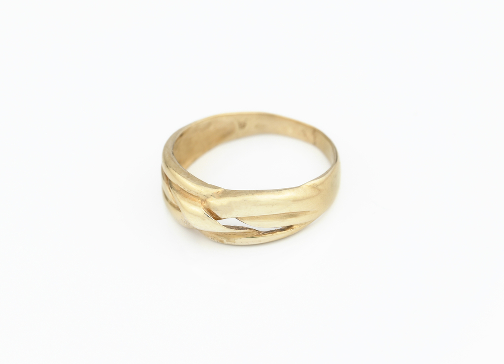 Prsten, celozlatý, s průřezem.