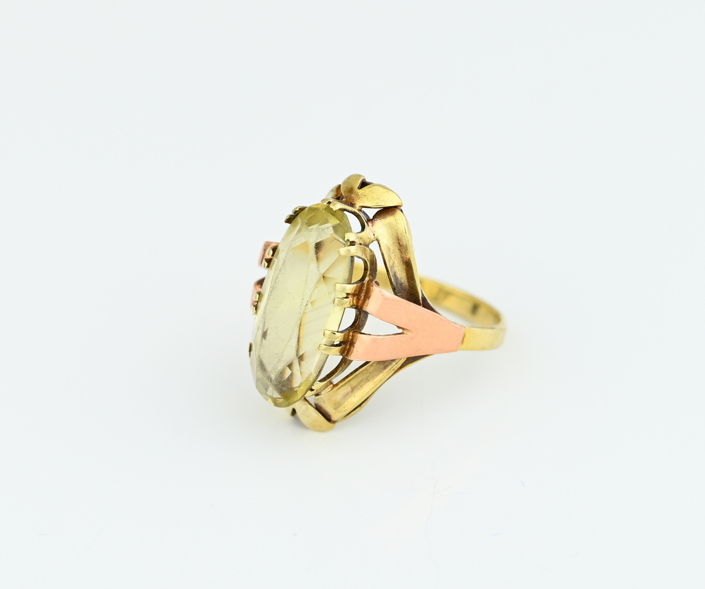 Prsten, kombinované zlato, zelený kámen.