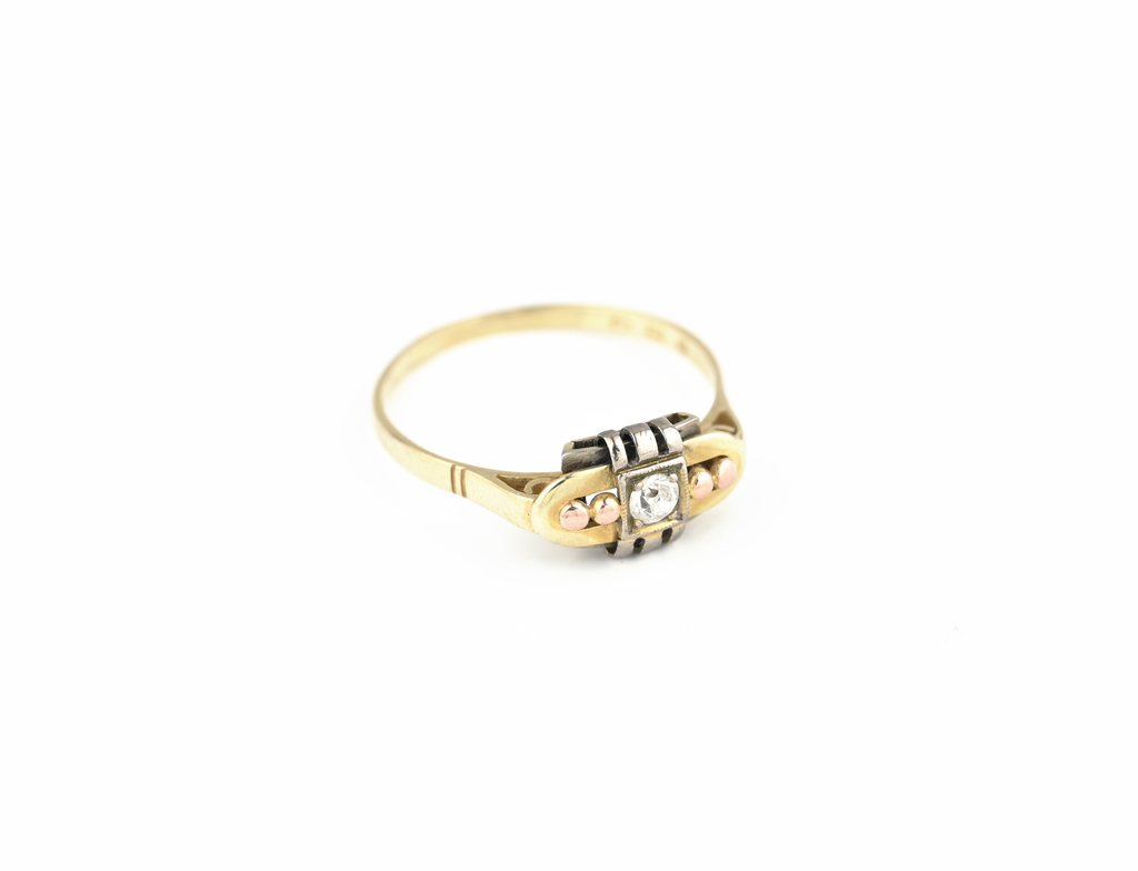 Prsten, kombinované zlato, zdobený zirkonem.