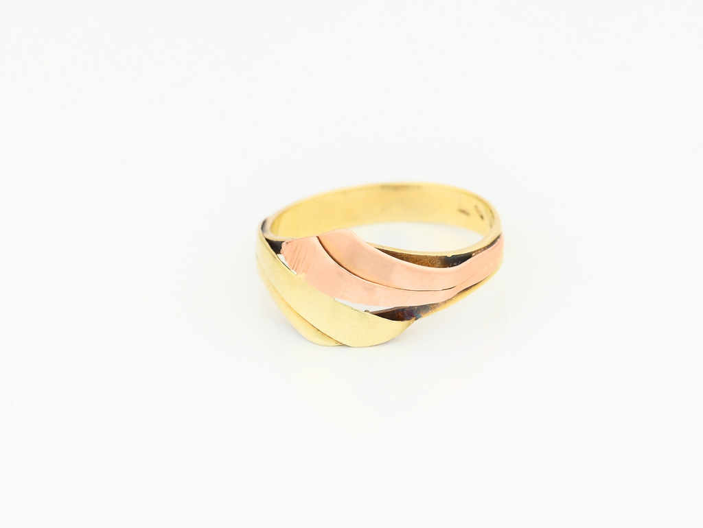 Prsten, kombinace červeného a žlutého zlata.