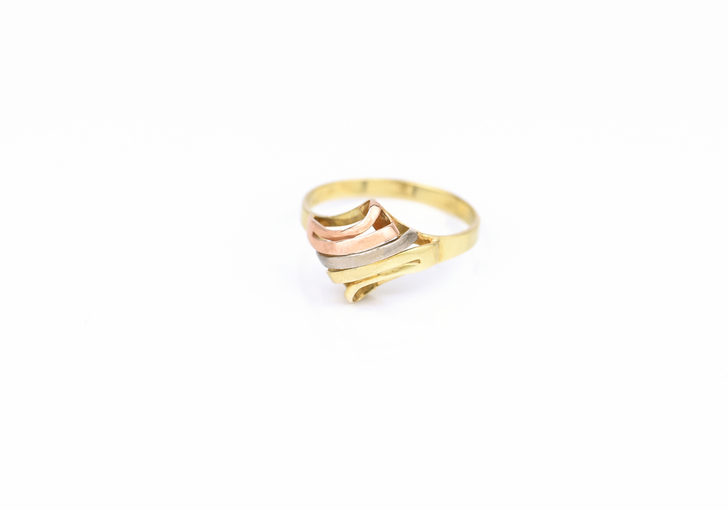 Prsten, zdobený kombinovaným zlatem.