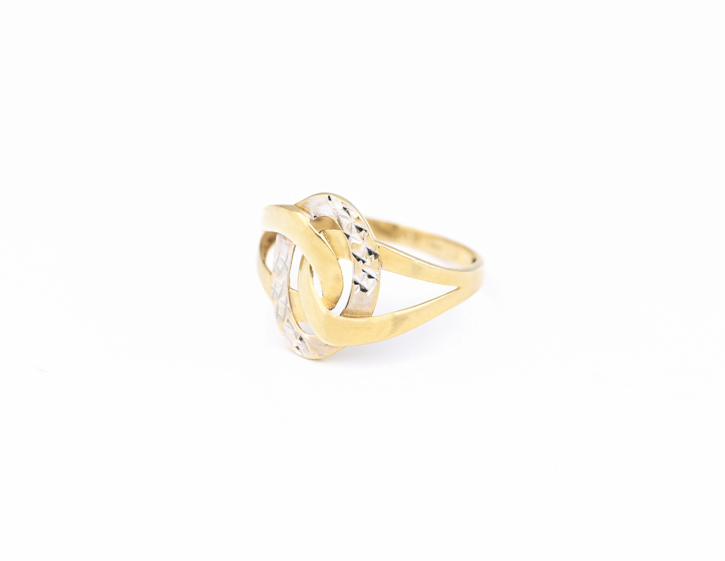 Prsten, v kombinaci s bílým zlatem.