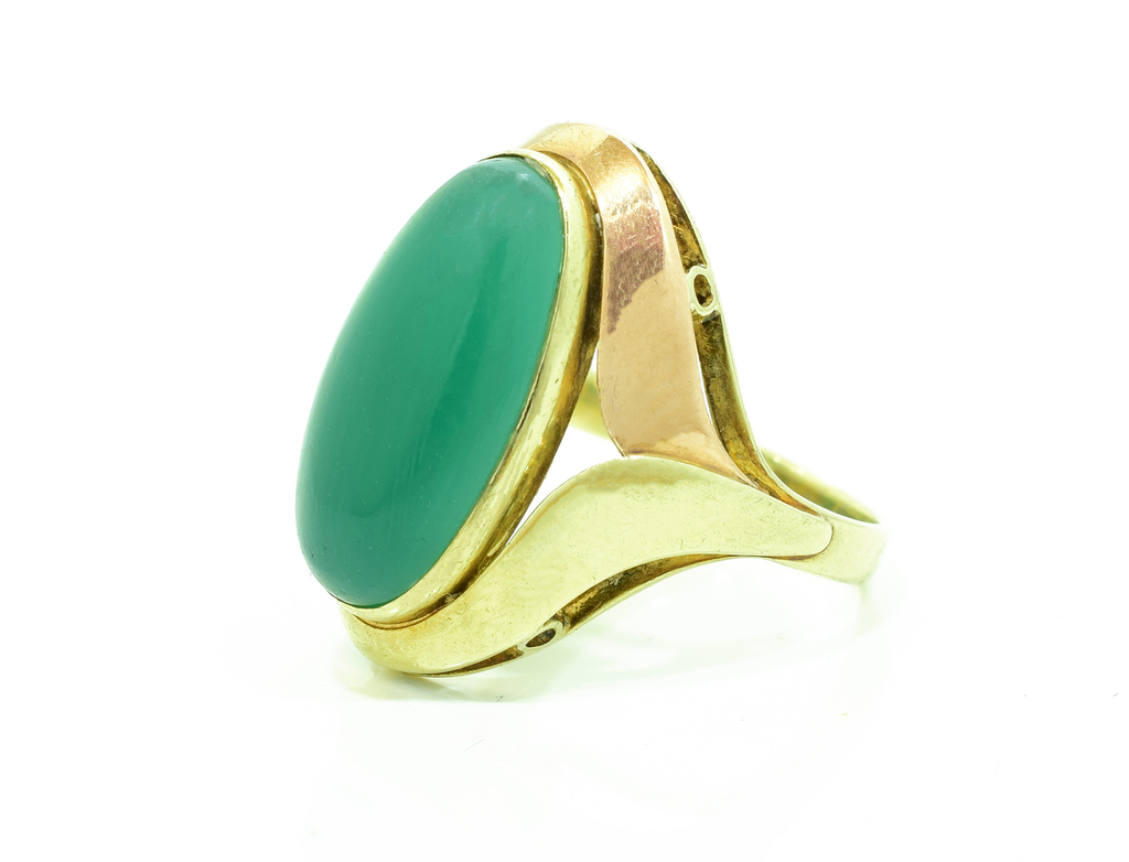 Dámský prsten se zeleným kamenem