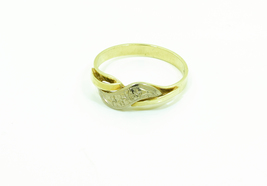 Dámský prsten se zdobením z bílého zlata