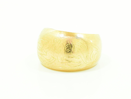 Dámský celozlatý prsten se zdobeným povrchem