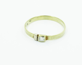 Dámský prsten ze žlutého zlata se zirkonem