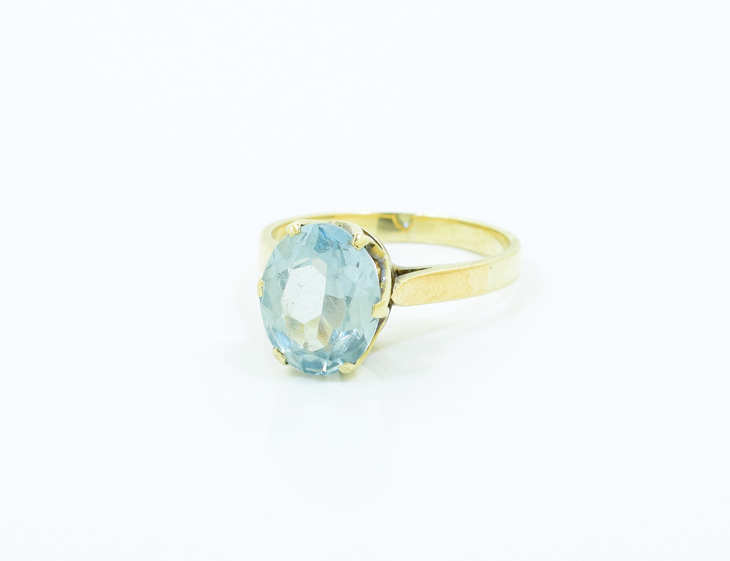 Dámský prsten se světle modrým kamenem