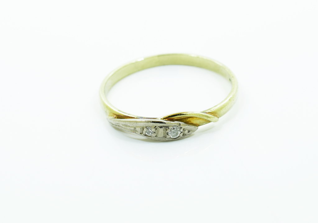 Dámský prsten v kombinaci žlutého a bílého zlata se dvěma zirkony