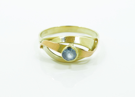 Dámský prsten v kombinaci žlutého a červeného zlata s akvamarínem