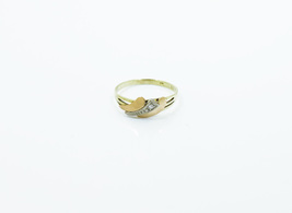 Dámský prsten v kombinaci bílého, žlutého a červeného zlata se zirkonem