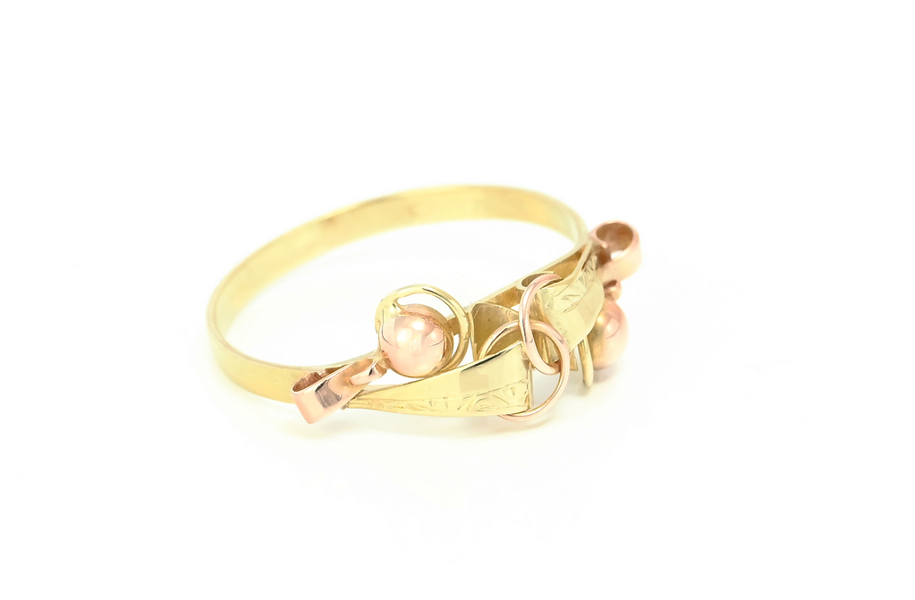 Prsten zdobený kombinací žlutého a červeného zlata
