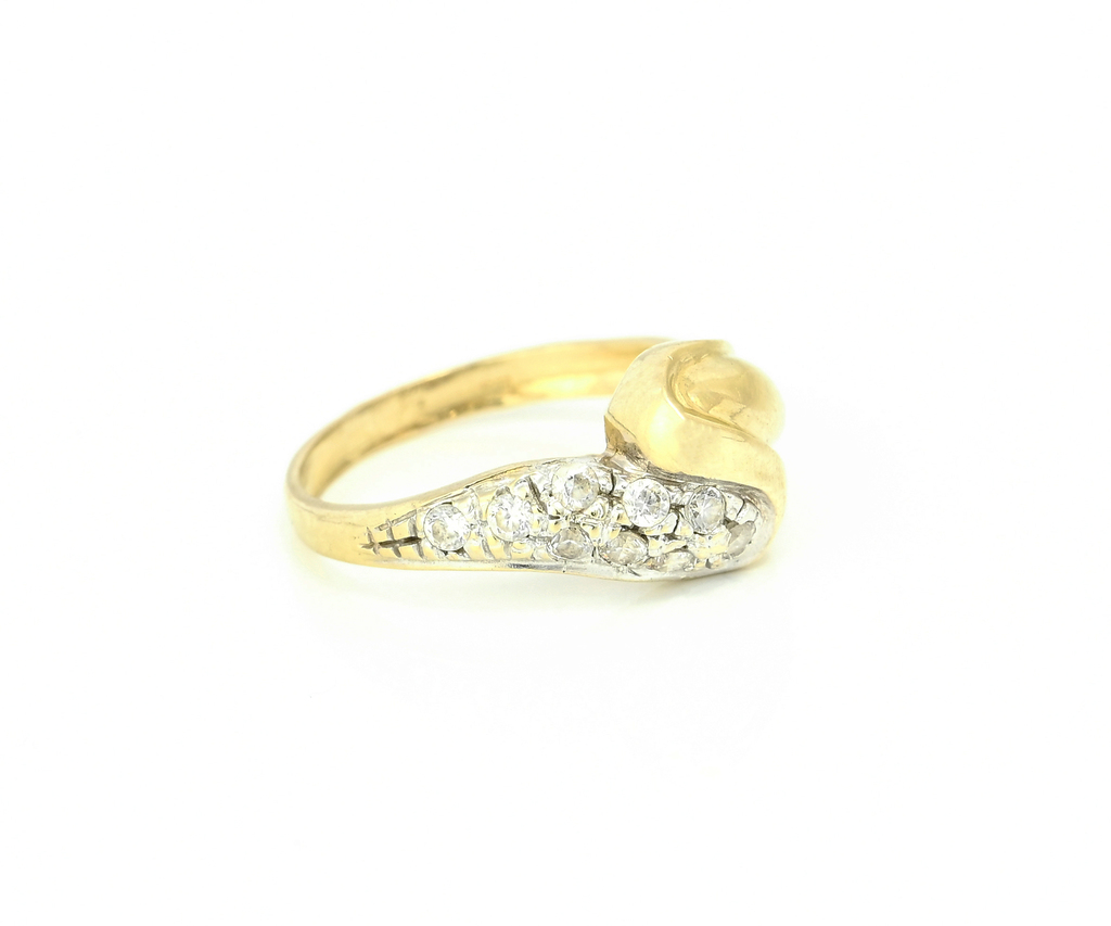 Prsten zdobený zirkony s bílým zlatem