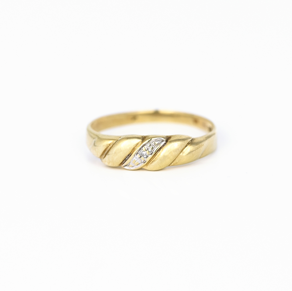 Prsten zdobený bílým zlatem se zirkonem