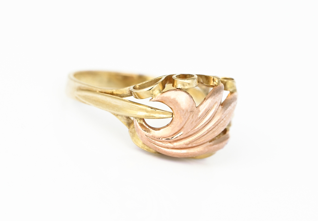 Prsten zdobený s červeným zlatem