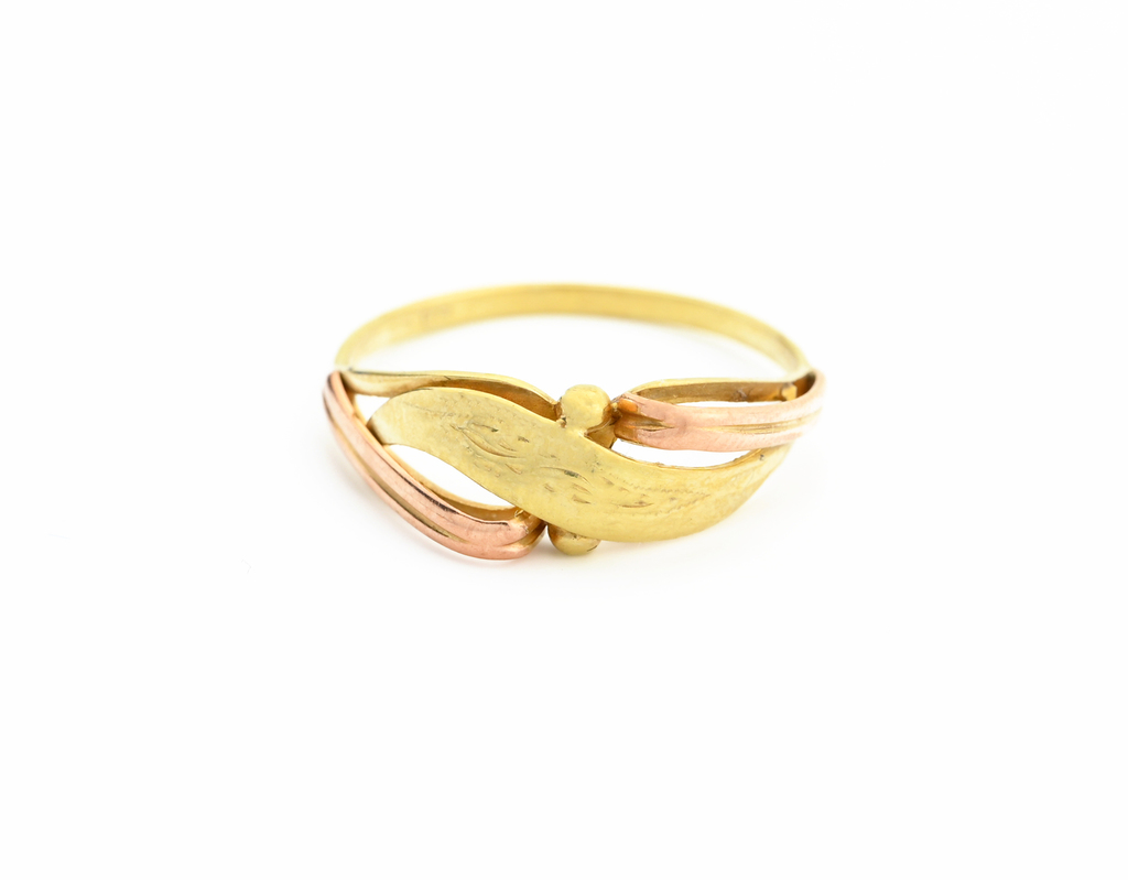 Prsten v kombinaci zdobení z červeného a žlutého zlata