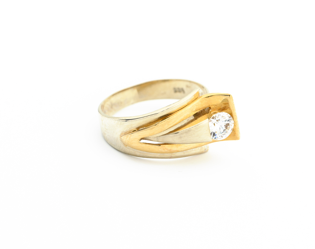 Prsten v kombinaci žlutého a bílého zlata zdobený zirkonem