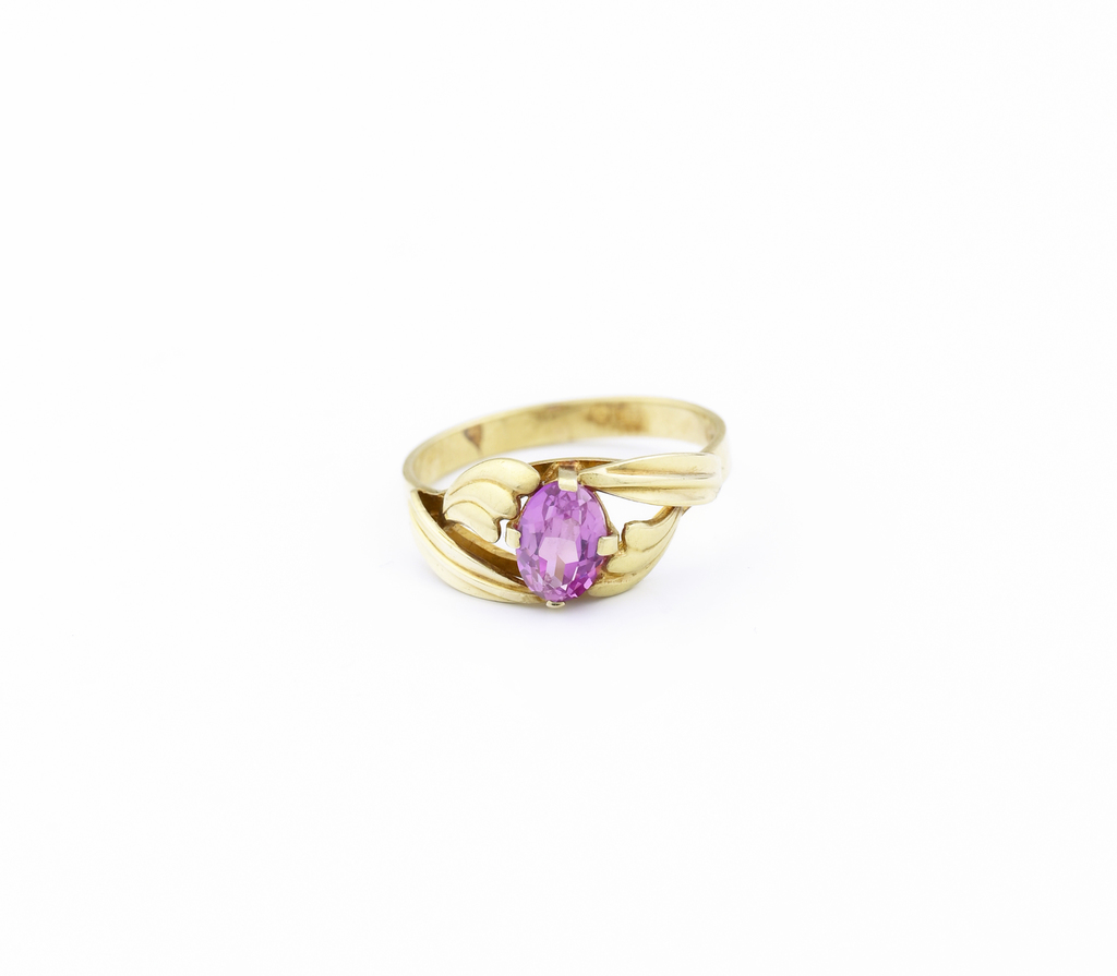 Dámský prsten s růžovým safírem v korunce