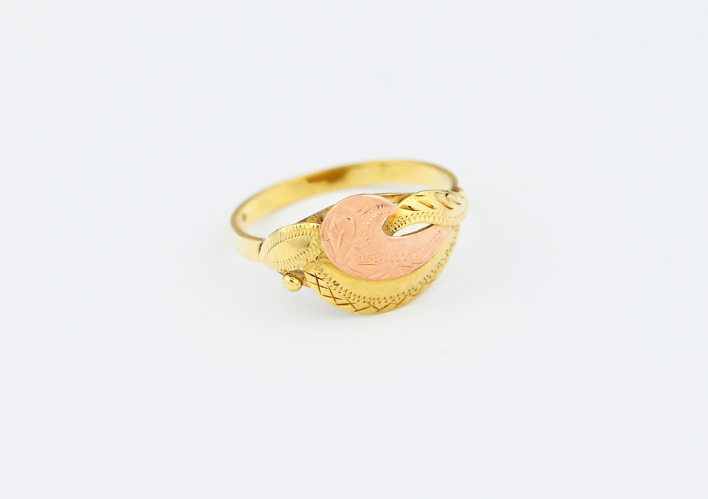 Prsten, kombinované zlato, se zdobením.